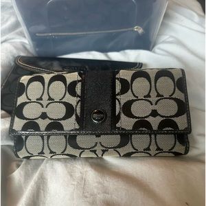 Beautiful Coach signature checkbook wallet
